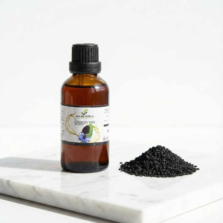 Kozanature %100 doğal soğuk sıkım çörek otu yağı 50 ml cam şişe önden görünümü